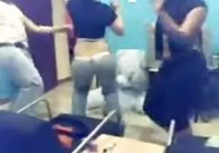 Oral sex in the pool in pose 69