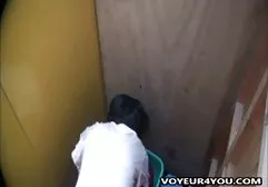 Amy fucks with a pick-up in the car for the money