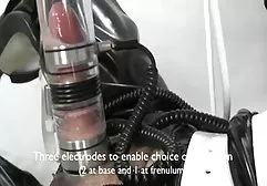 Slim body Elizabeth masturbates on the floor