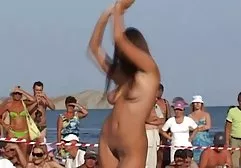 Girl with beautiful eyes relish blowjob