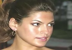 Dude secretly removes a beautiful ass of a young stranger in the mall